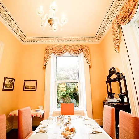 Knockeven House 호텔